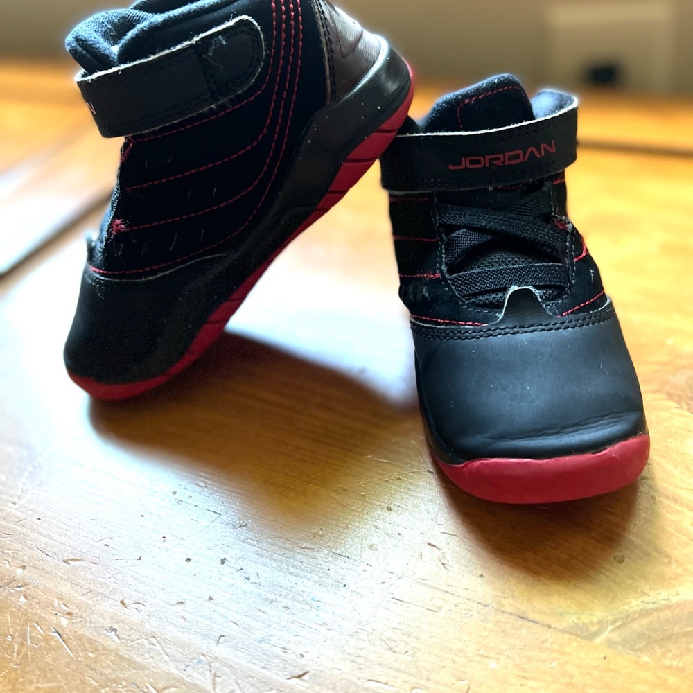 Air Jordan black and red toddler sneakers